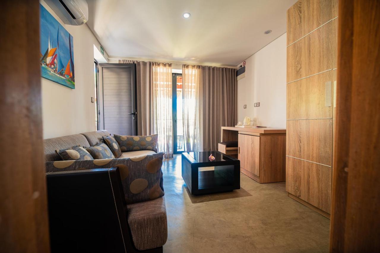 Toparadis Guest House Pereybere Beach Exterior photo