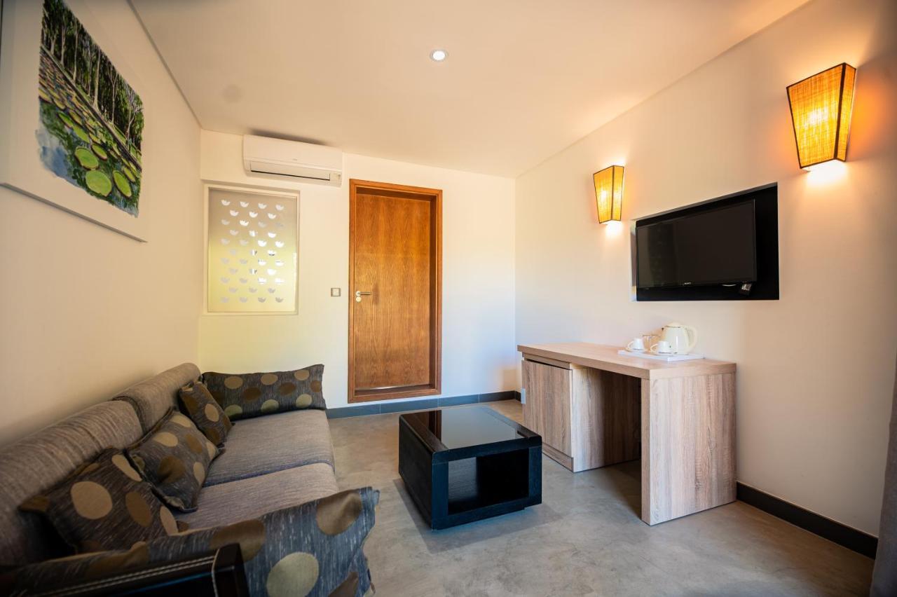 Toparadis Guest House Pereybere Beach Exterior photo